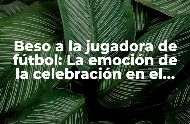 Beso a la Jugadora de Fútbol: la Emoción de la Celebración en el Deporte